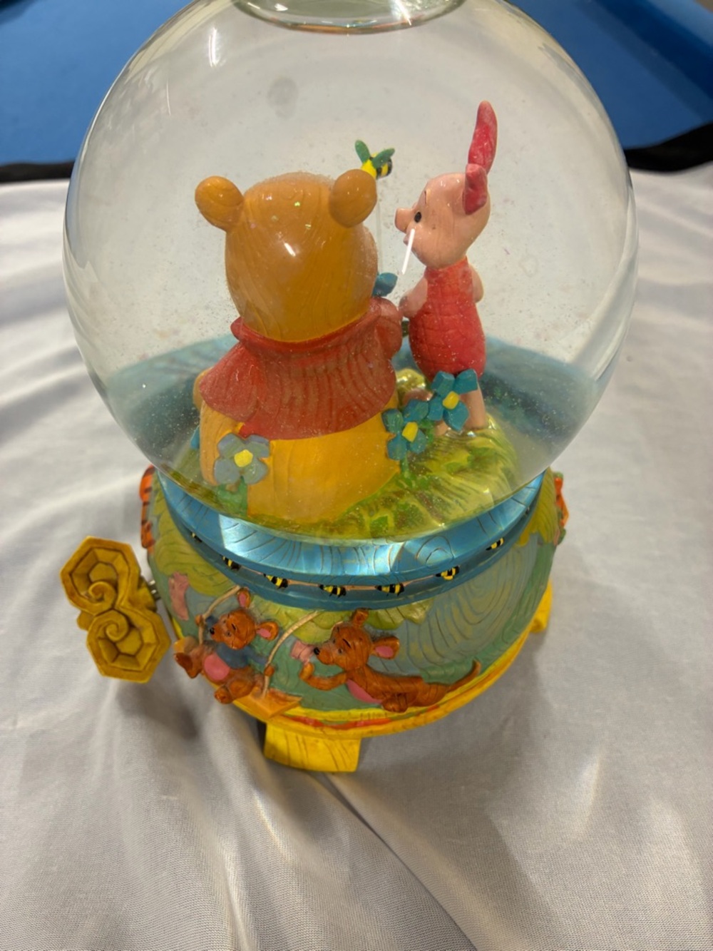 Disney Store Winnie the Pooh Piglet Musical Snow Globe 1963 READ - Picture 4 of 8